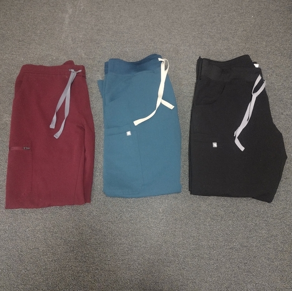 Figs scrub bundle size small - Picture 2 of 3